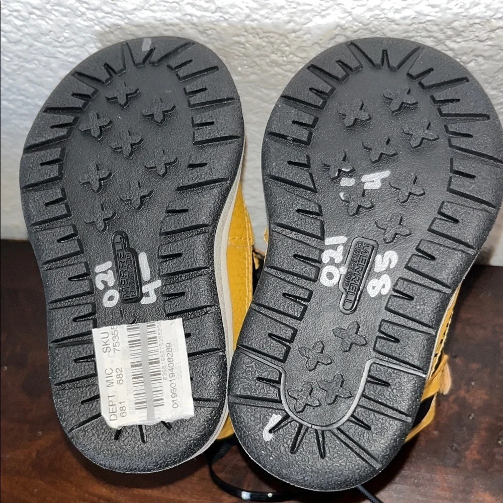 Merrell Kids Yellow and Black Adventure Boots